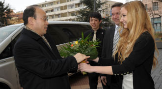 Az SZTE Konfuciusz Intézetbe látogatott Xiao Qian új kínai nagykövet (2013.03.23)